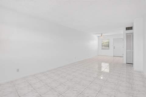 2555 NE 11th Street #404, Fort Lauderdale FL - photo 9 of 22