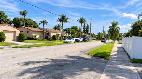 2347 Harding Street, Hollywood FL - photo 6 of 28