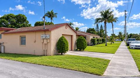 2347 Harding Street, Hollywood FL - photo 19 of 28