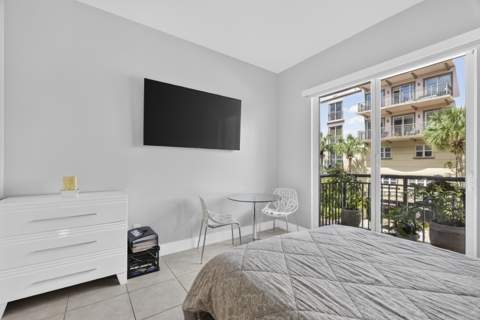 2631 NE 14th Avenue #216, Wilton Manors FL - photo 10 of 42