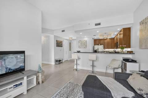 2631 NE 14th Avenue #216, Wilton Manors FL - photo 13 of 42