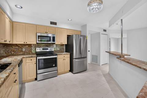 5731 Coach House Circle #A, Boca Raton FL - photo 9 of 23