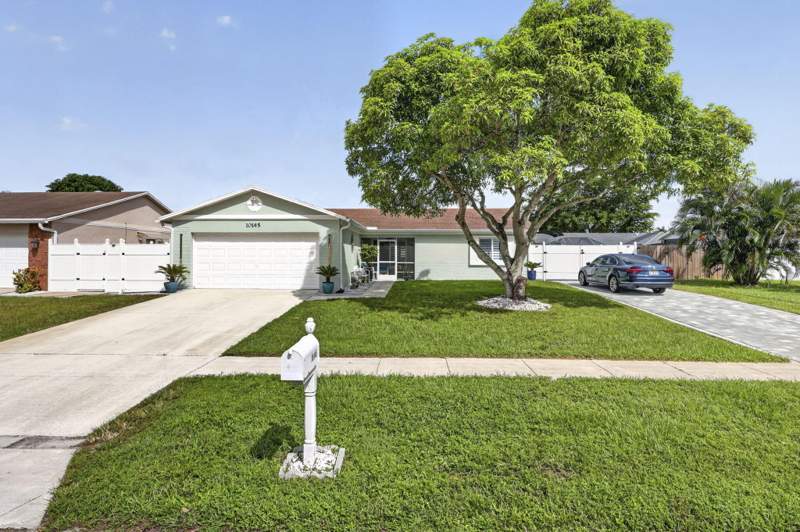 3 bedroom Single Family Residence at 10145 Penzance Lane, Counterpoint Estates 4, Royal Palm Beach — photo 2