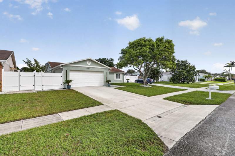 3 bedroom Single Family Residence at 10145 Penzance Lane, Counterpoint Estates 4, Royal Palm Beach — photo 3