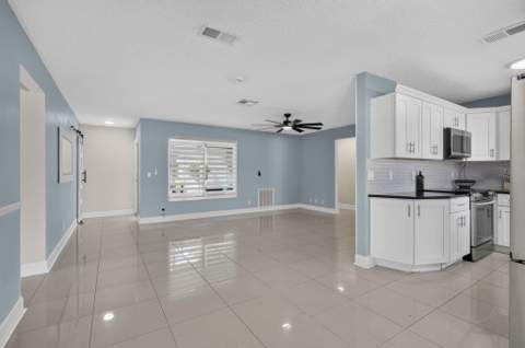 10145 Penzance Lane, Royal Palm Beach FL - photo 18 of 61