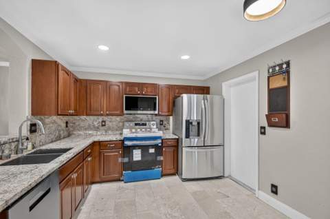 6143 Whalton Street, West Palm Beach FL - photo 6 of 60