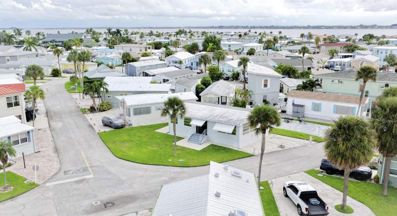 1 bedroom Mobile Home at 217 Nettles Boulevard, Outdoor Resorts At Nettles Island, Jensen Beach — photo 3