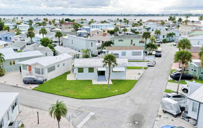 1 bedroom Mobile Home at 217 Nettles Boulevard, Outdoor Resorts At Nettles Island, Jensen Beach — photo 2