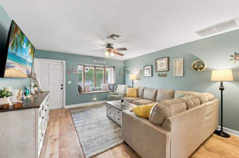804 NW 10th Avenue, Boynton Beach FL - photo 10 of 35