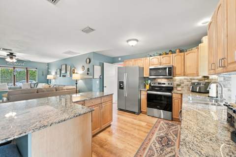 804 NW 10th Avenue, Boynton Beach FL - photo 13 of 35
