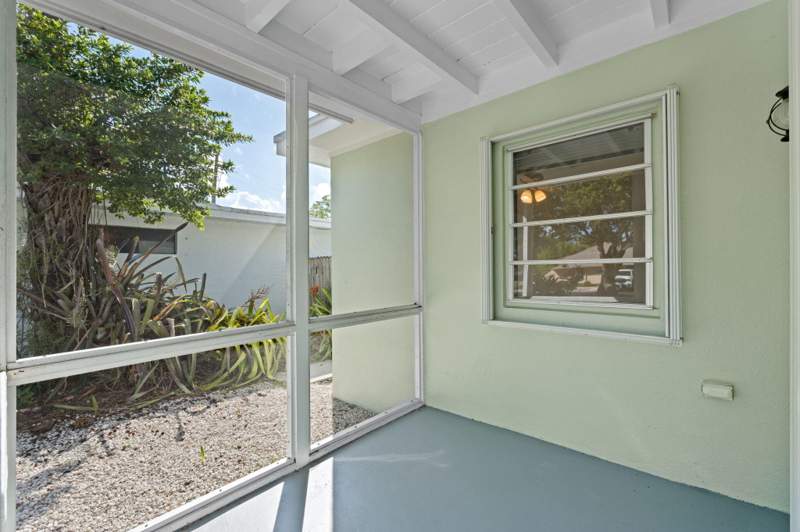 2 bedroom Single Family Residence at 128 E Central Boulevard, Lantana Cove, Lantana — photo 2