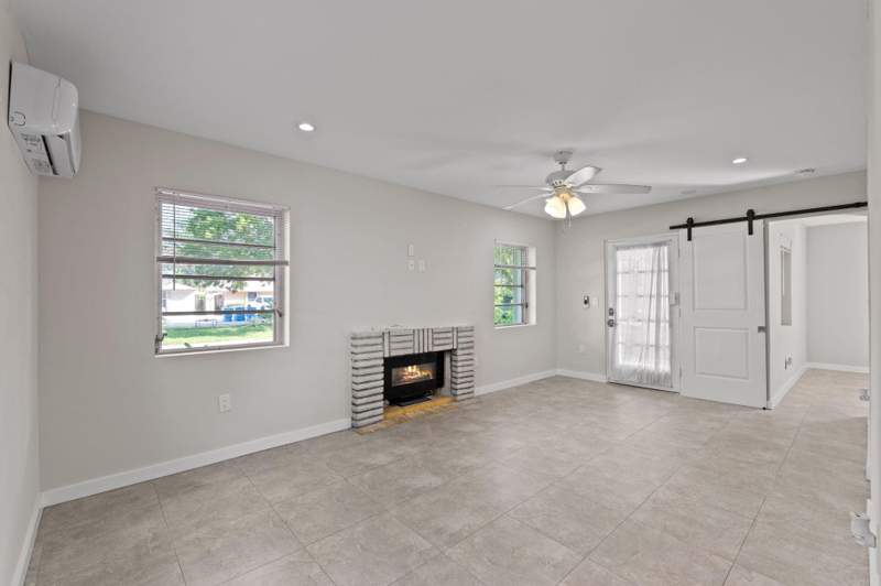 2 bedroom Single Family Residence at 128 E Central Boulevard, Lantana Cove, Lantana — photo 4