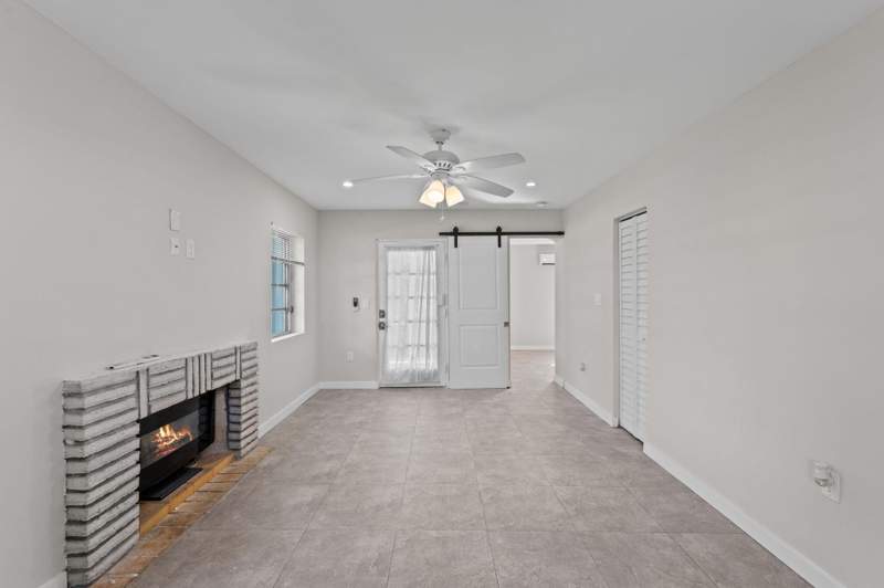 2 bedroom Single Family Residence at 128 E Central Boulevard, Lantana Cove, Lantana — photo 5