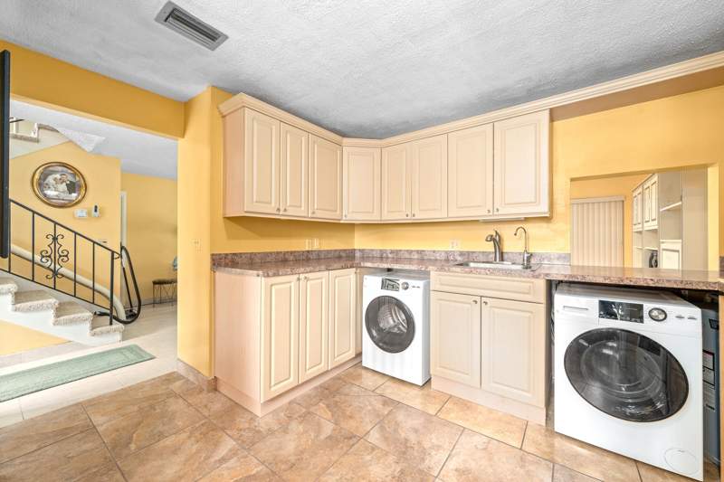 2 bedroom Townhouse at 831 Salem Lane #A, Covered Bridge Condo, Lake Worth — photo 4