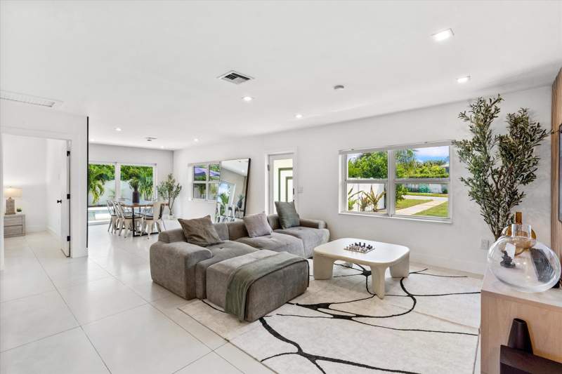 4 bedroom Single Family Residence at 209 NE 27th Drive, Sunset Manors Amen Plat, Wilton Manors — photo 5