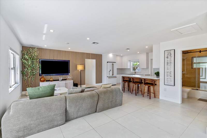 4 bedroom Single Family Residence at 209 NE 27th Drive, Sunset Manors Amen Plat, Wilton Manors — photo 3