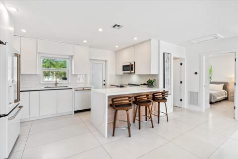 209 NE 27th Drive, Wilton Manors FL - photo 6 of 36