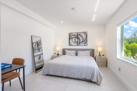 209 NE 27th Drive, Wilton Manors FL - photo 17 of 36