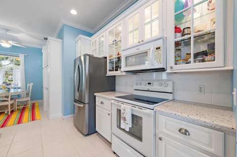 244 Honeysuckle Drive, Jupiter FL - photo 10 of 34