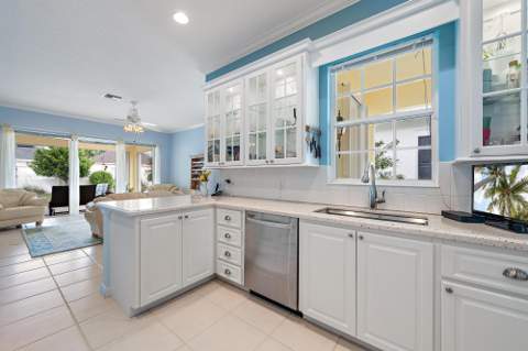 244 Honeysuckle Drive, Jupiter FL - photo 11 of 34