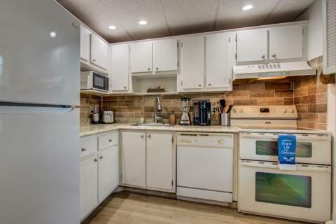 7807 Golf Cir Drive #202, Margate FL - photo 6 of 20