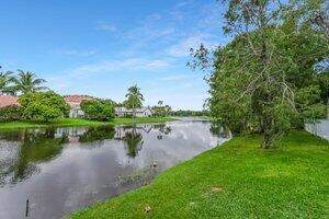 4 bedroom Single Family Residence at 6127 NW 41st Drive, Turtle Run, Coral Springs — photo 4