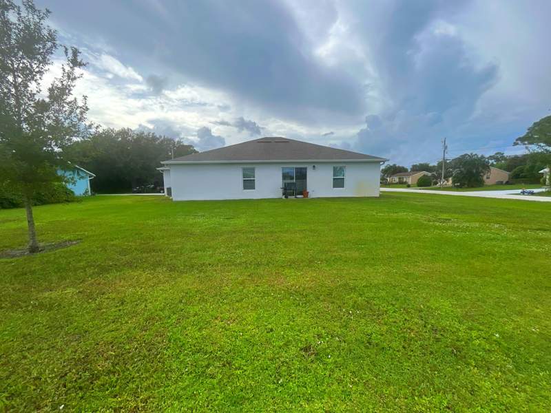 3 bedroom Single Family Residence at 2301 SE Surrey Place, Port St Lucie Section 40, Port St. Lucie — photo 2