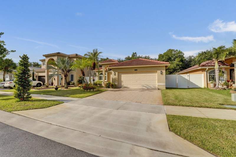 3 bedroom Single Family Residence at 226 SW 206th Avenue, Crystal Pointe, Pembroke Pines — photo 4