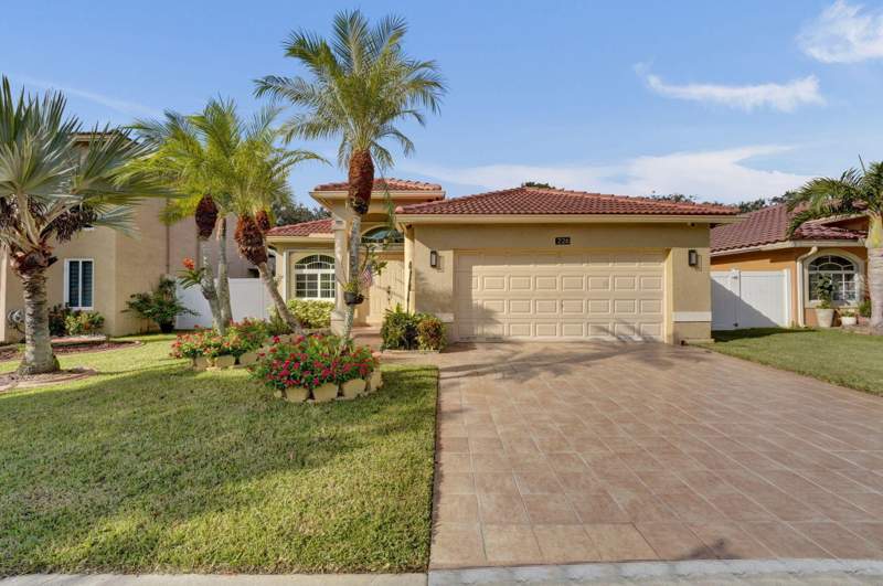 3 bedroom Single Family Residence at 226 SW 206th Avenue, Crystal Pointe, Pembroke Pines — photo 2