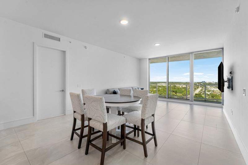2 bedroom Condominium at 220 Lake Shore Drive #1817, Nautilus 220 Condominium, Lake Park — photo 3
