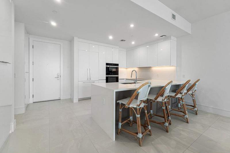 2 bedroom Condominium at 220 Lake Shore Drive #1817, Nautilus 220 Condominium, Lake Park — photo 4
