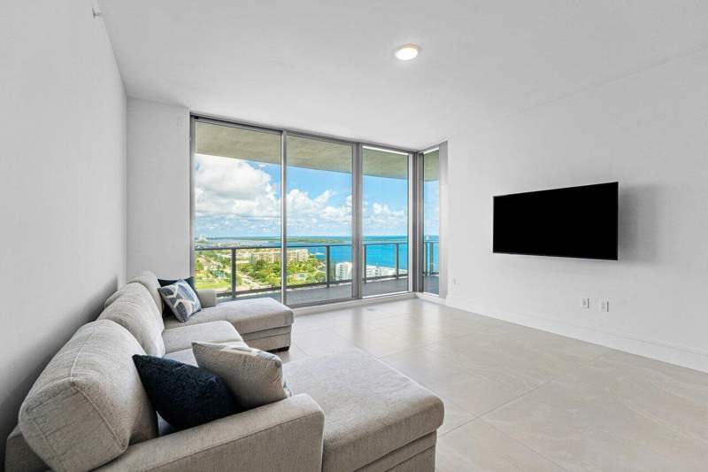 2 bedroom Condominium at 220 Lake Shore Drive #1817, Nautilus 220 Condominium, Lake Park — photo 2