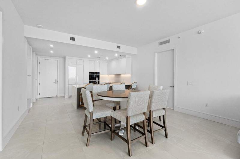 2 bedroom Condominium at 220 Lake Shore Drive #1817, Nautilus 220 Condominium, Lake Park — photo 5
