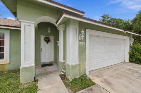 325 SE Thornhill Drive, Port St. Lucie FL - photo 6 of 47