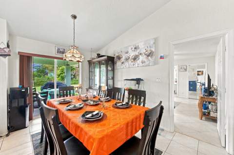 325 SE Thornhill Drive, Port St. Lucie FL - photo 10 of 47