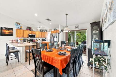 325 SE Thornhill Drive, Port St. Lucie FL - photo 11 of 47
