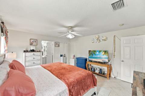 325 SE Thornhill Drive, Port St. Lucie FL - photo 17 of 47