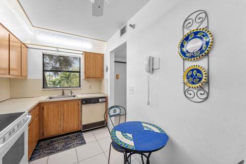 4700 Lucerne Lakes Blvd W #306, Lake Worth FL - photo 7 of 28