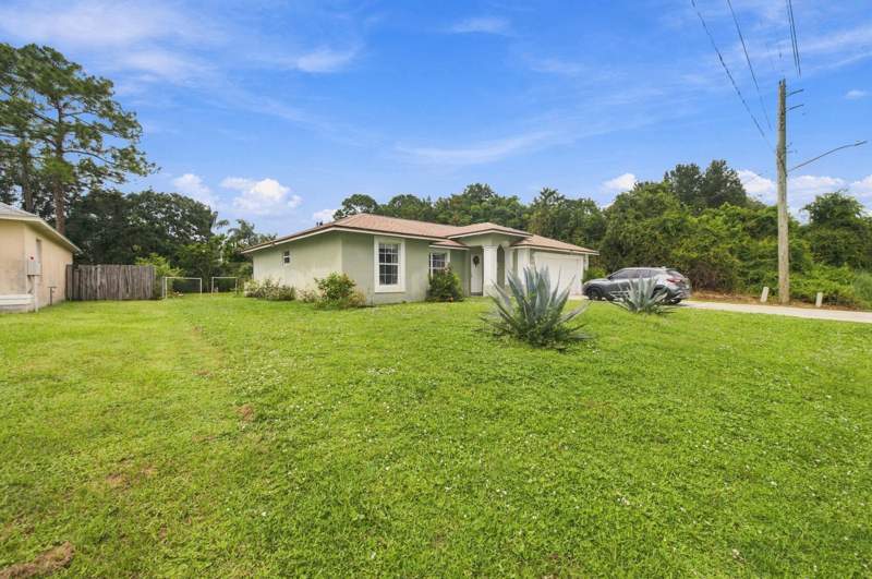 3 bedroom Single Family Residence at 325 SE Thornhill Drive, Port St Lucie Section 13, Port St. Lucie — photo 5