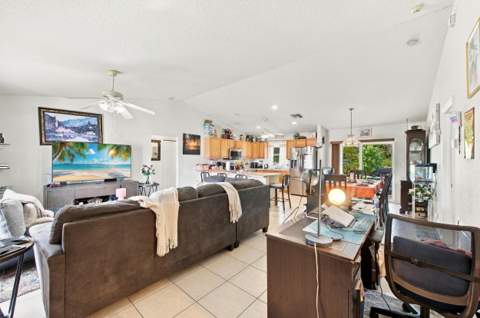 325 SE Thornhill Drive, Port St. Lucie FL - photo 7 of 47