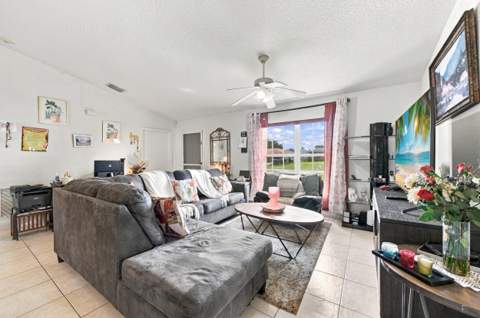 325 SE Thornhill Drive, Port St. Lucie FL - photo 9 of 47