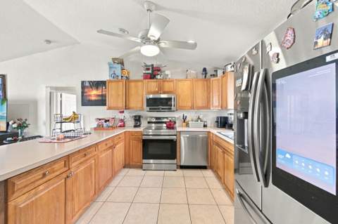 325 SE Thornhill Drive, Port St. Lucie FL - photo 13 of 47