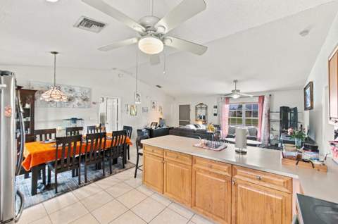 325 SE Thornhill Drive, Port St. Lucie FL - photo 14 of 47