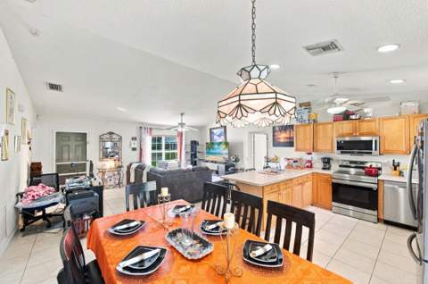 325 SE Thornhill Drive, Port St. Lucie FL - photo 15 of 47