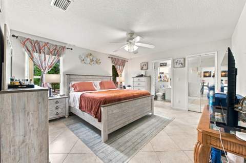 325 SE Thornhill Drive, Port St. Lucie FL - photo 16 of 47