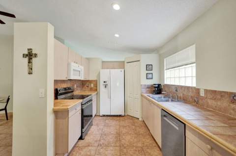 226 SW 206th Avenue, Pembroke Pines FL - photo 22 of 56