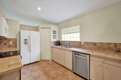 226 SW 206th Avenue, Pembroke Pines FL - photo 23 of 56