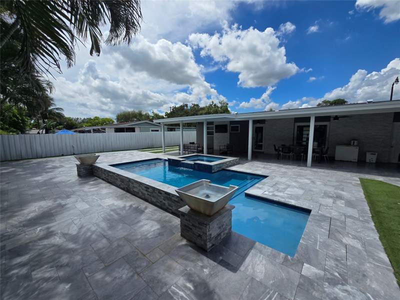 3 bedroom Single Family Residence at 2340 NE 8th Avenue, Pompano Golf Estates 1st, Pompano Beach — photo 4