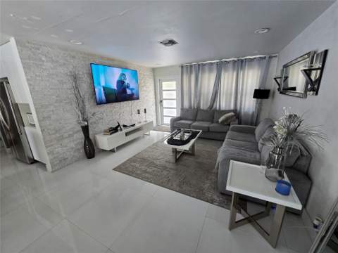 2340 NE 8th Avenue, Pompano Beach FL - photo 24 of 41