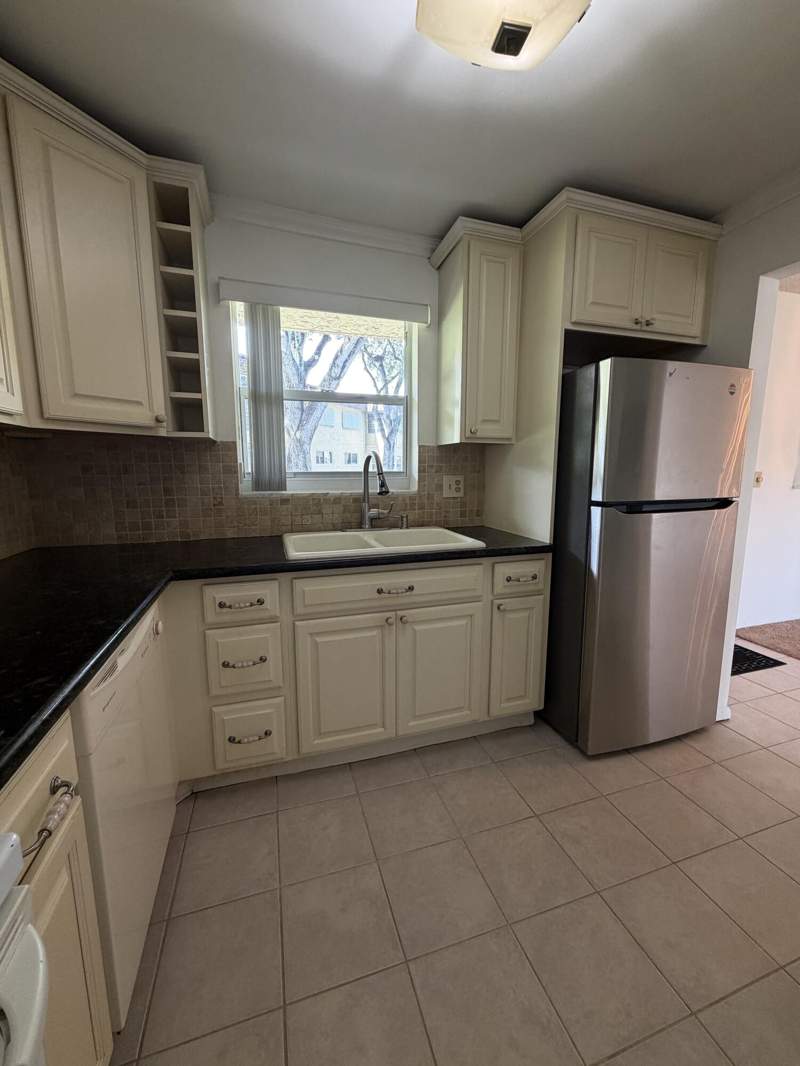 1 bedroom Condominium at 702 Lori Drive #185, Lakeside Village Condo 6, Palm Springs — photo 5